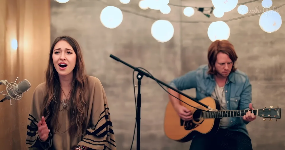 Lauren Daigle singing "How Great Thou Art"