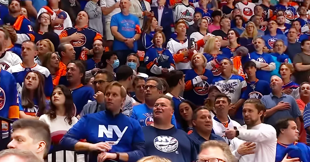hockey fans singing US National Anthem
