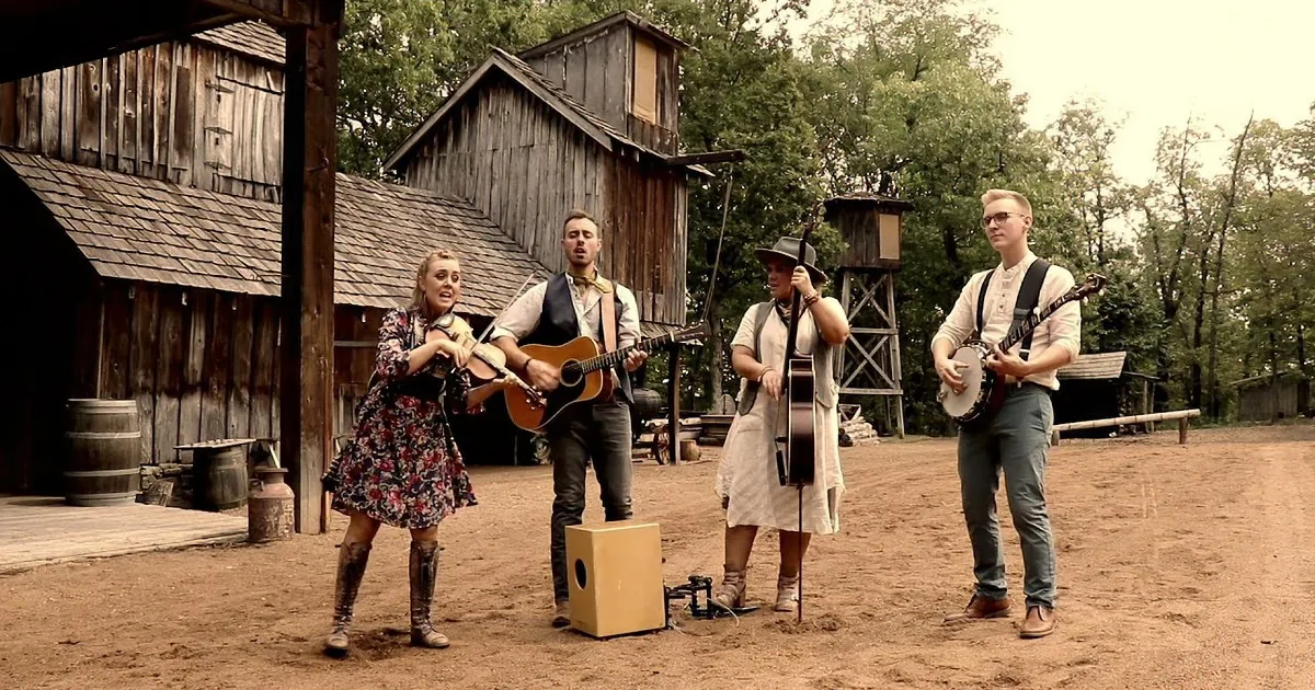 Southern-Raised Siblings Impress With Johnny Cash ''Ghost Riders in the Sky'' Cover