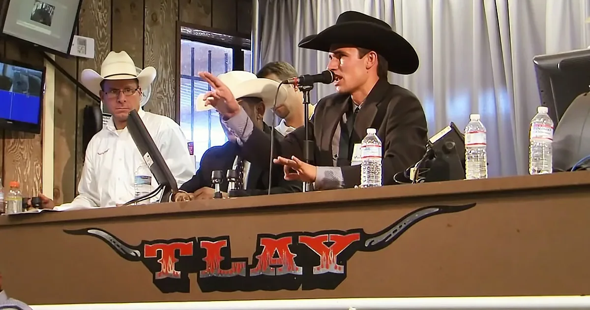 18-Year-Old Drops Jaws at Auctioneering Competition With Skill and Speed