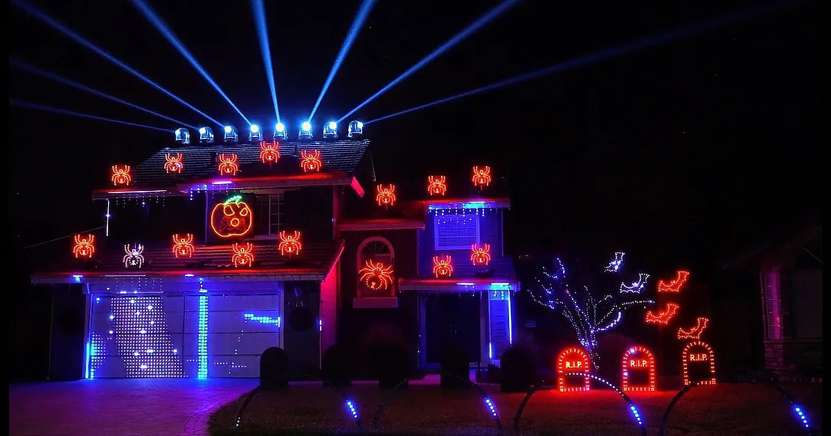 A Spectacular Halloween Light Show With a Spooky Pumpkin Singing Nirvana''s Hit Song From 1991