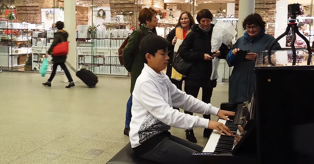 'Shocking Rendition of the Sound of Silence on Piano: 'You're Twelve?!?!''