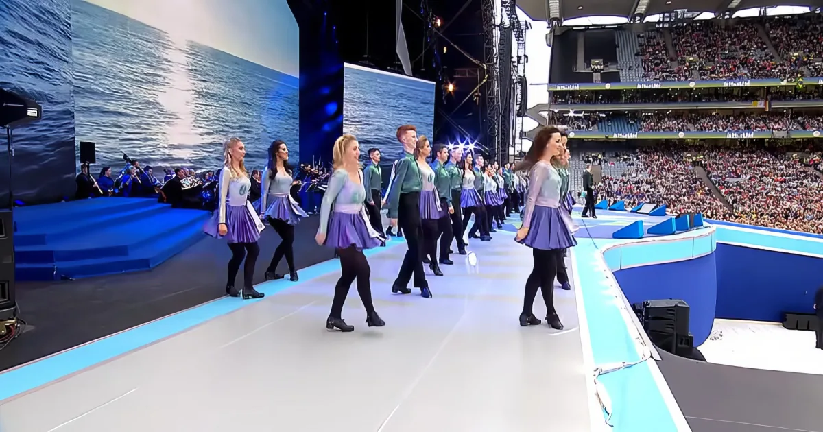 500+ Irish dancers join Riverdance crew