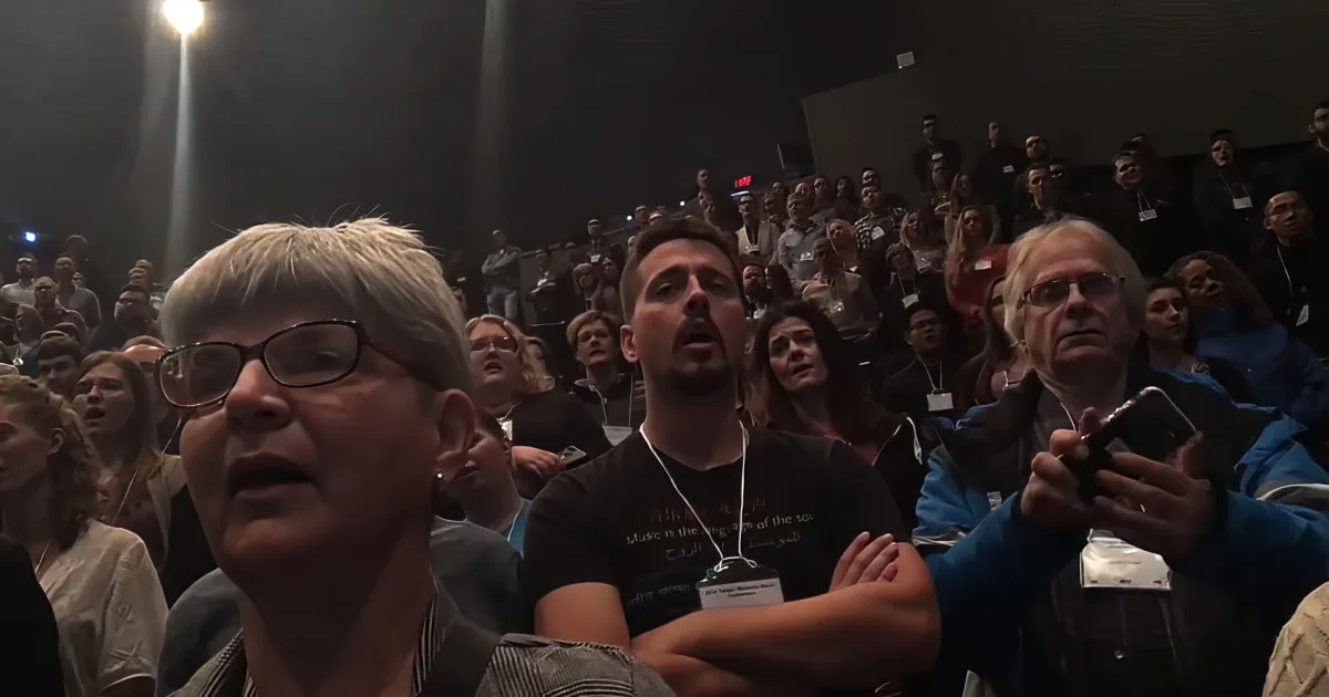 600 music teachers performs 'Amazing Grace'
