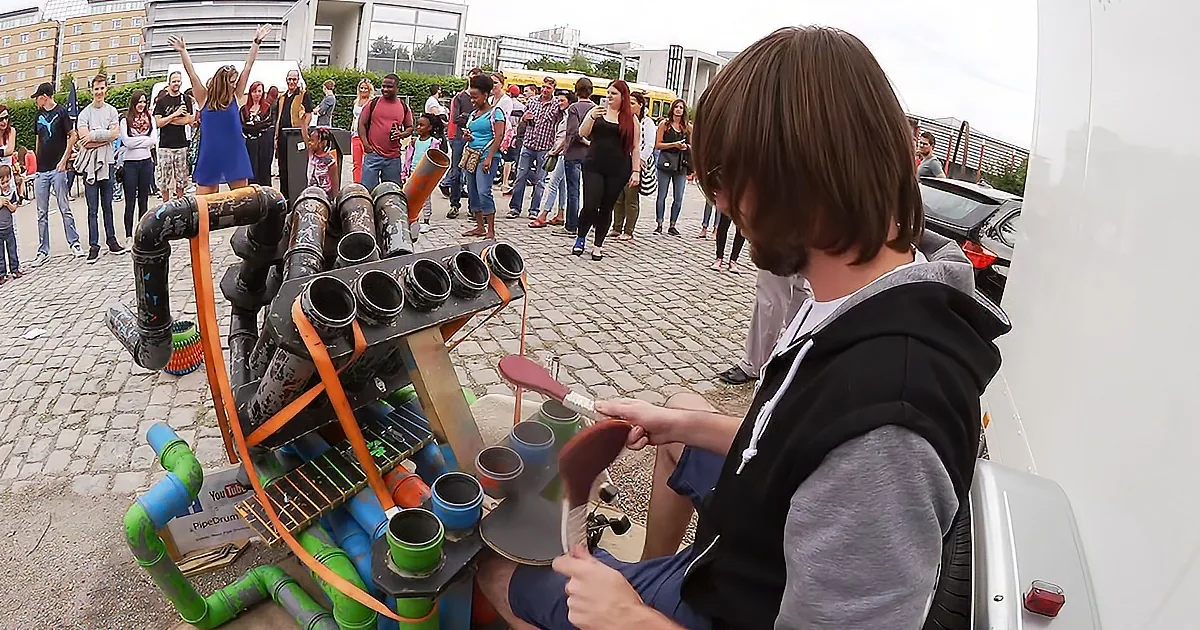 Pipe Drummer Plays Both Rhythm and Melody in Riveting Street Performance