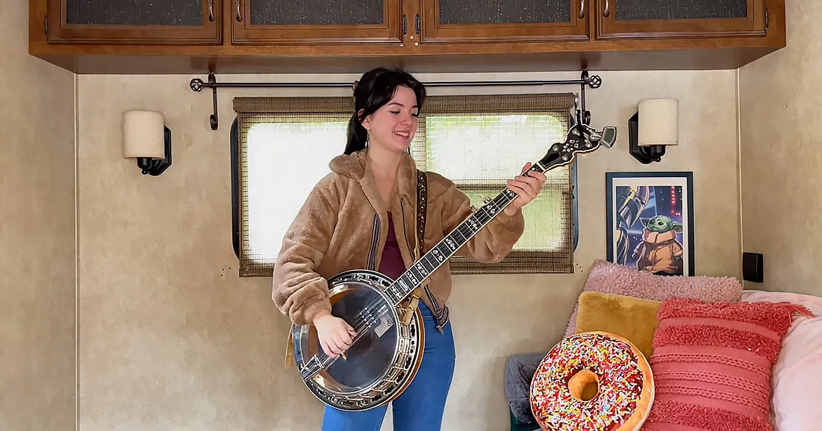 Weeeeell Doggie! Banjo Legend Willow Osborne Plays 'The Ballad of Jed Clampett'