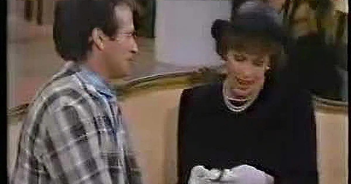 Robin Williams and Carol Burnett Star in Outrageously Funny 'The Funeral' Skit