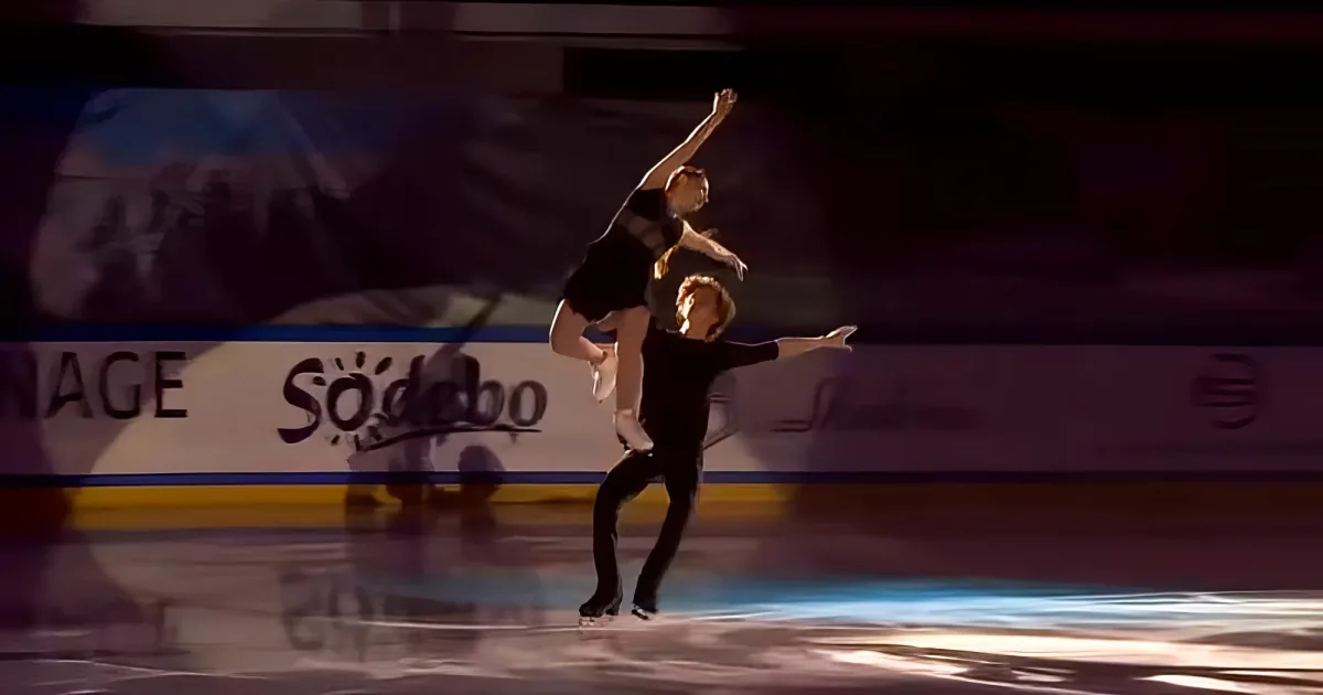 Figure skating duo