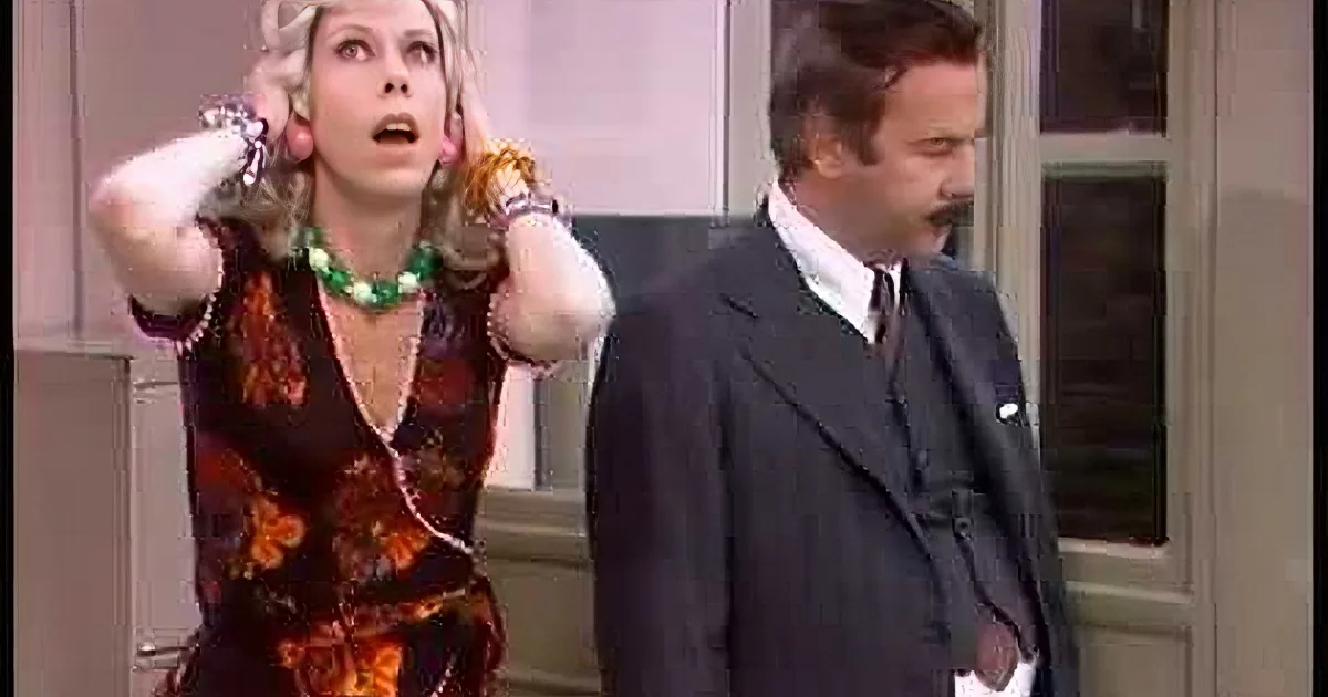 Carol Burnett and Tim Conway in a Hilarious Battle of Wits Over New Door Buzzer