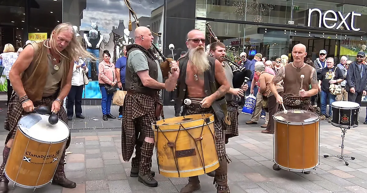 Epic ''Last of the Mohican''s'' Street Performance Draws Huge Crowd on Sidewalk