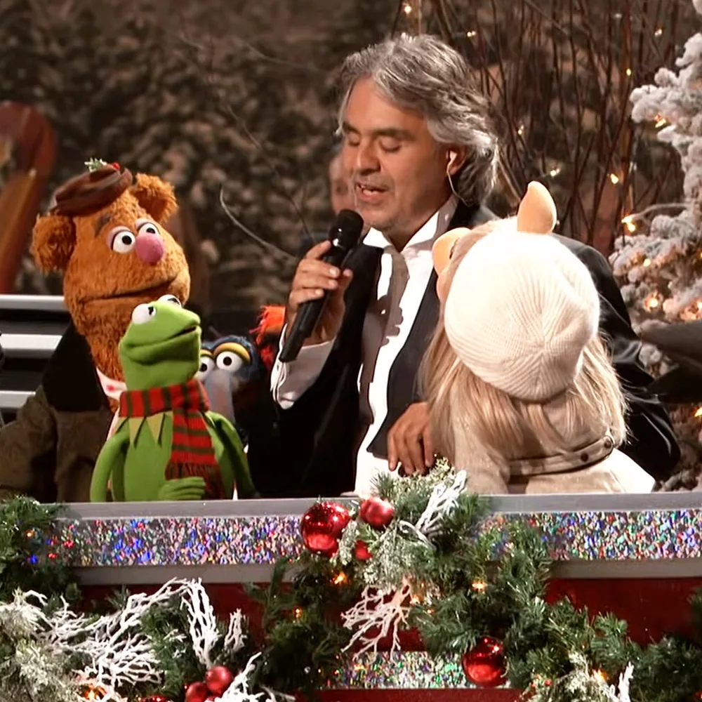 Andrea Bocelli and the Muppets 