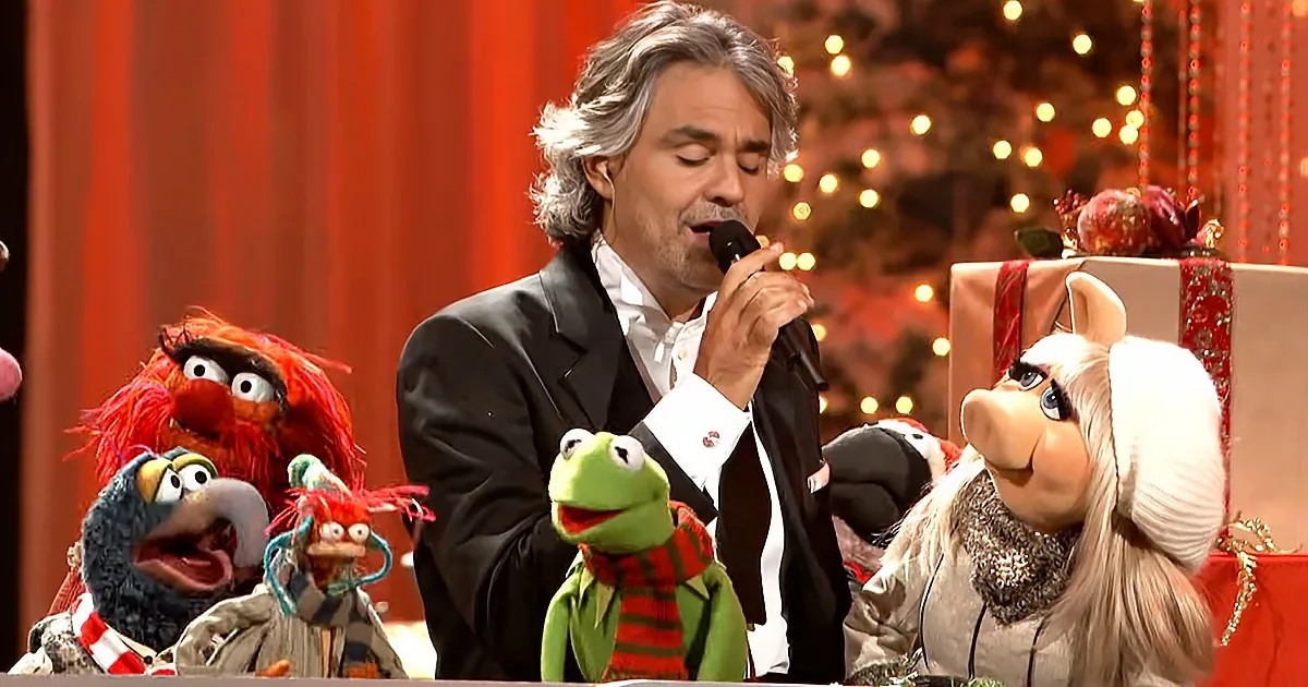 Andrea Bocelli and the Muppets Team up to Sing Unique Rendition of ''Jingle Bells''