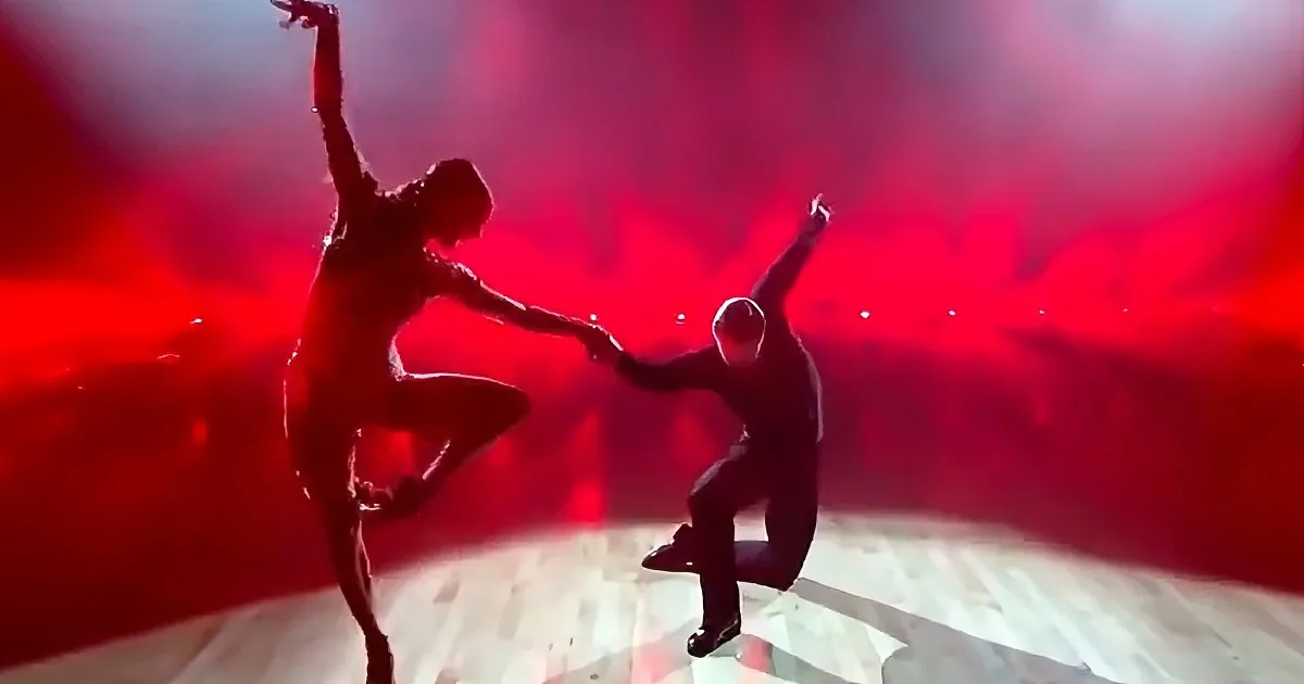 ''''Dancing With the Stars'' Duo Performs Incredibly Fast Emmy Award Winning Routine''
