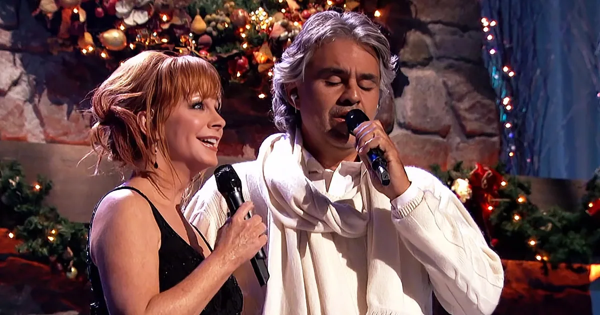 Andrea Bocelli and Reba McEntire Perform Elvis Presley''s ''Blue Christmas''