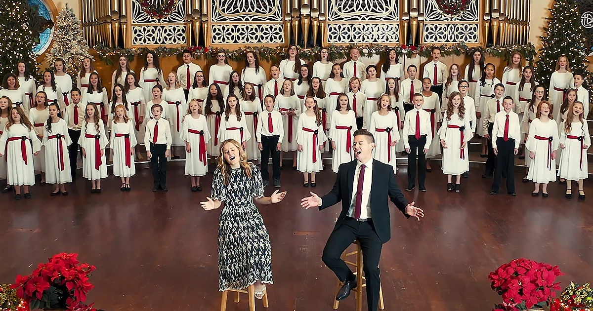 Mat and Savanna Shaw Join With a Children''s Choir to Sing Christmas Classic