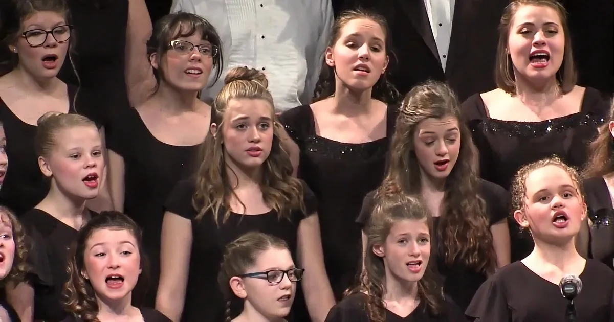 Navy Mom Surprises Daughter at Christmas Recital in Heartwarming Reunion