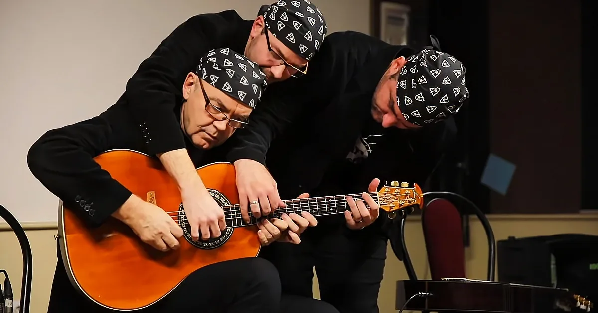 Three Men Share One Guitar and Play Flawless Rendition of 'Hava Nagila'