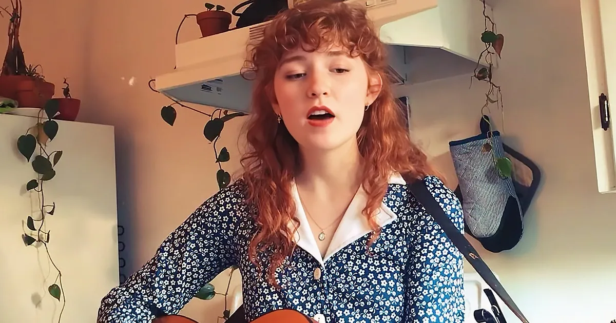 Woman Covers Patsy Cline''s ''I Fall to Pieces'' in Beautifully Minimal Performance