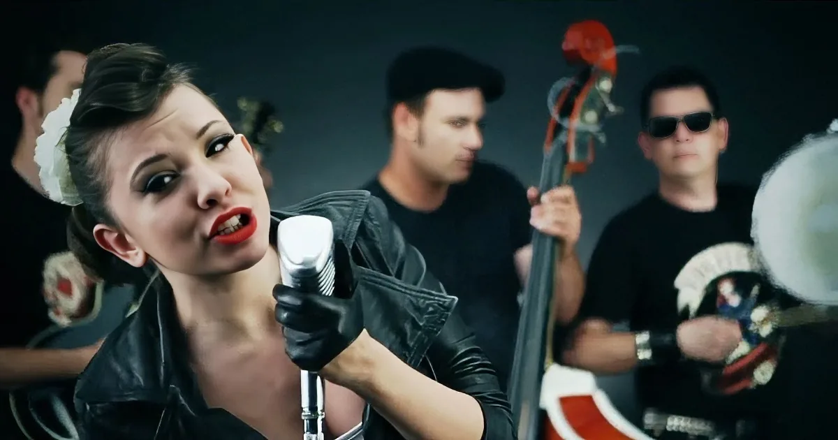 Woman Sings Fantastic Rockabilly Song With Talented Trio of Musicians