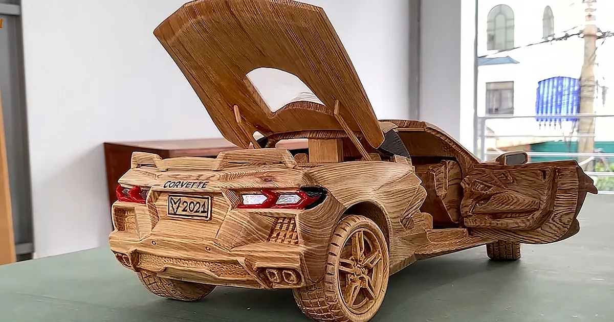Artist Carves Hyperrealistic Chevrolet Corvette Using a Block of Wood