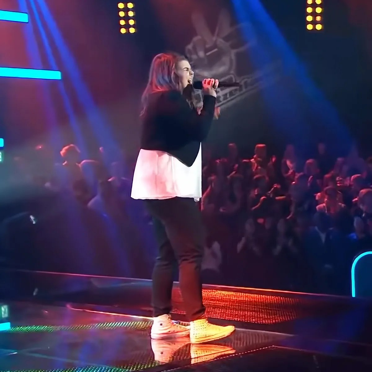 Woman singing on "The Voice"