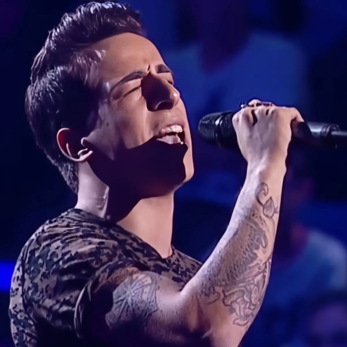 Man singing on "The Voice"