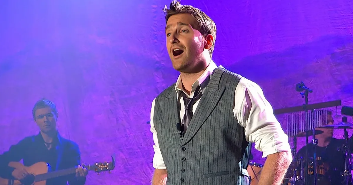 Celtic Thunder Performs ''My Love Is Like a Red, Red Rose'' in Heartfelt Performance