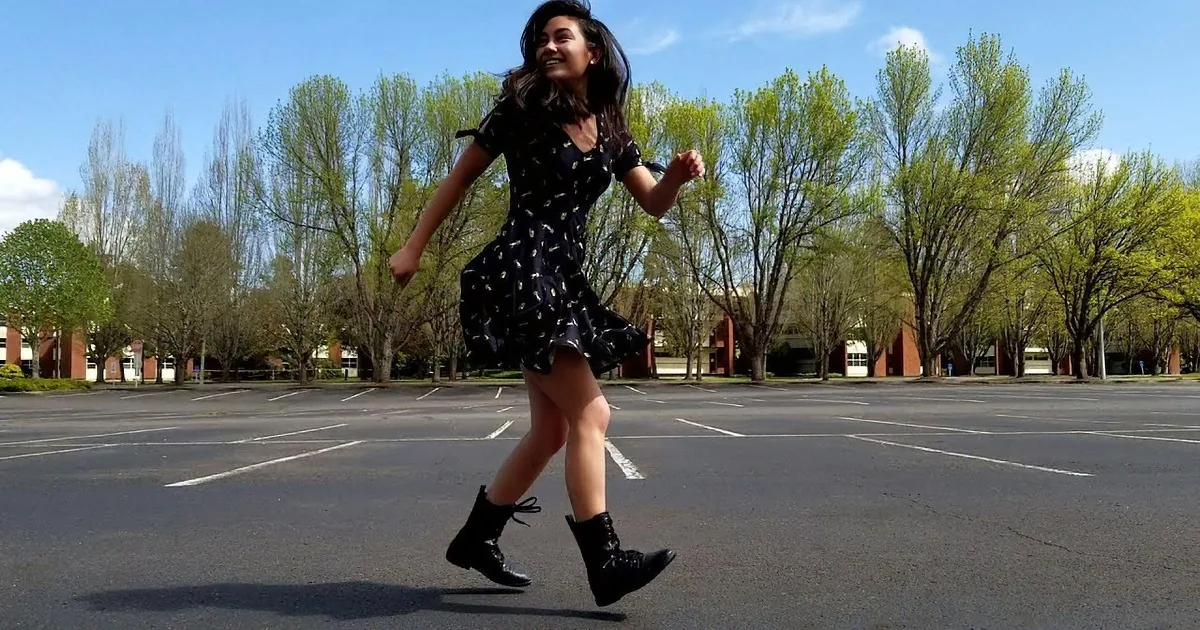 Woman Dances to Whigfield's 'Saturday Night' Remix in Spectacular Freestyle Performance