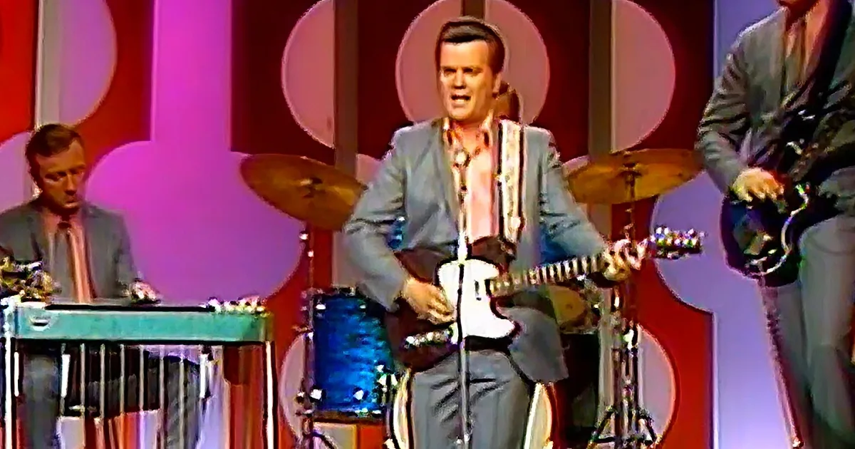 Conway Twitty Sings ''Hello Darlin'' in Classic Live Performance