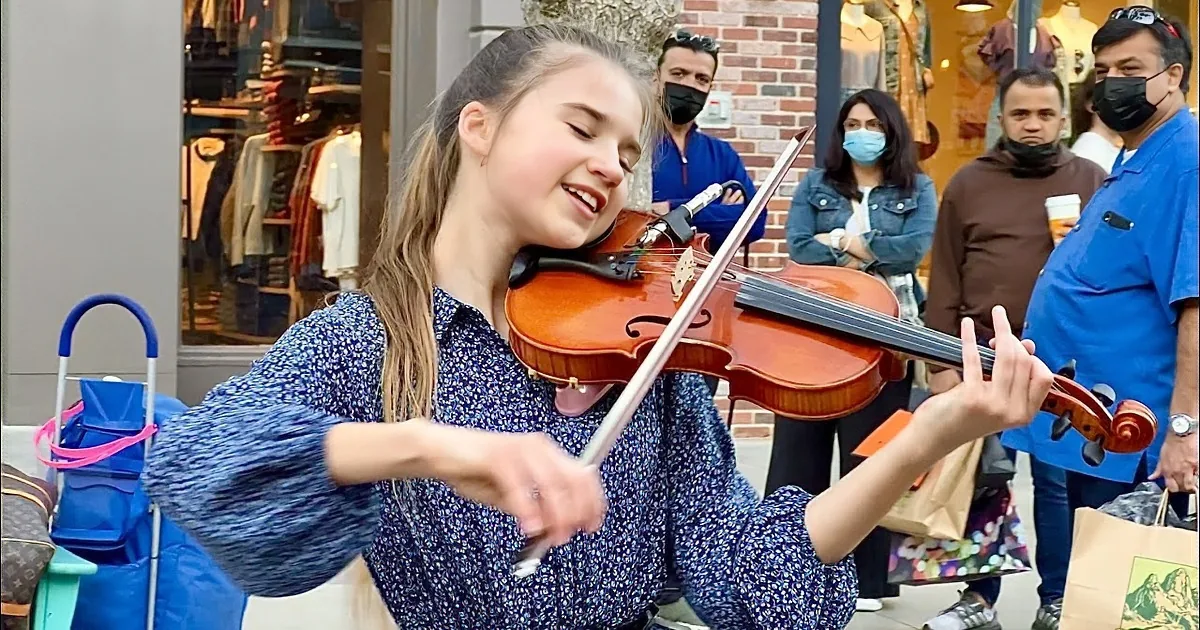 Teenage Girl Performs 'Eye of the Tiger' in Jaw-Dropping Street Performance