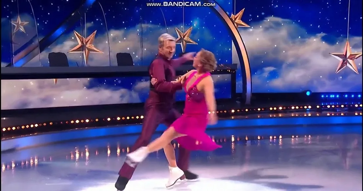 Iconic Figure Skaters Perform Epic Routine to 'Fly Me to the Moon'