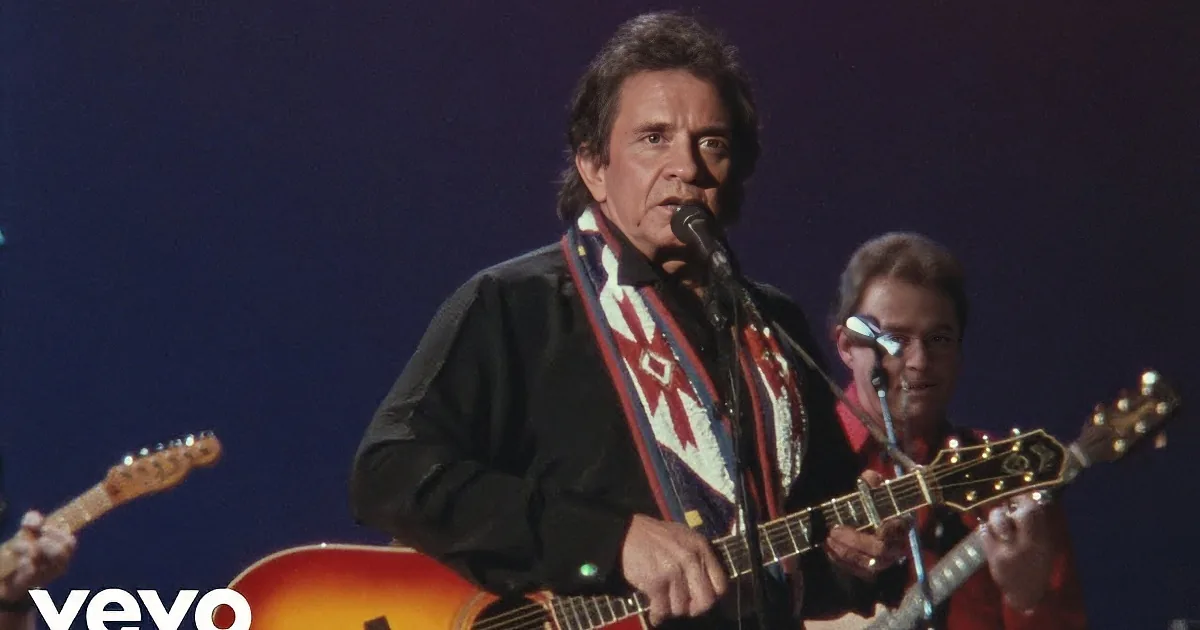 The Highwaymen Perform ''Sunday Morning Coming Down'' in Epic Live Show