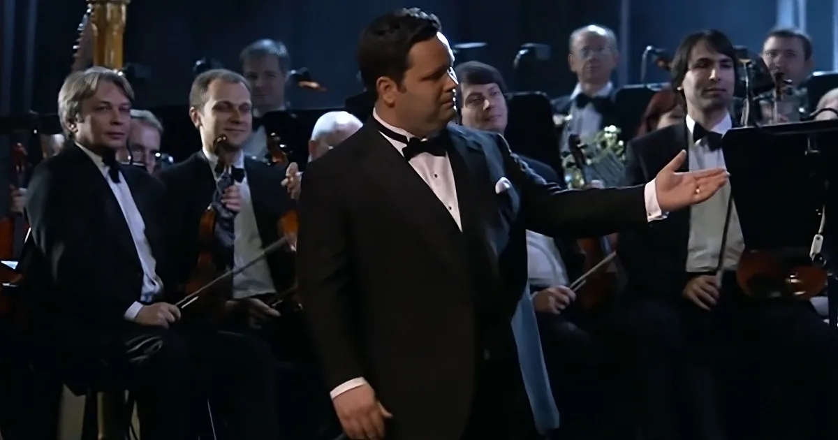 Paul Potts singing at the Kyiv Opera House