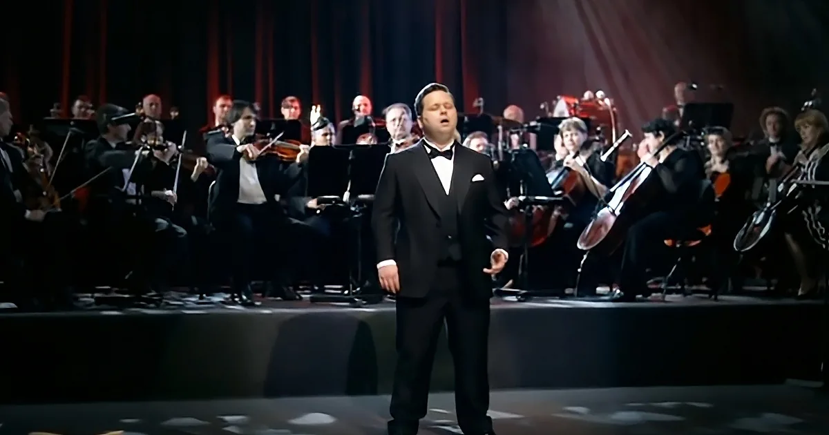 Paul Potts singing at the Kyiv Opera House