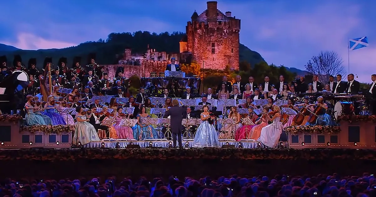 André Rieu Performs Scottish ''Highland Cathedral'' on a Fairytale Stage