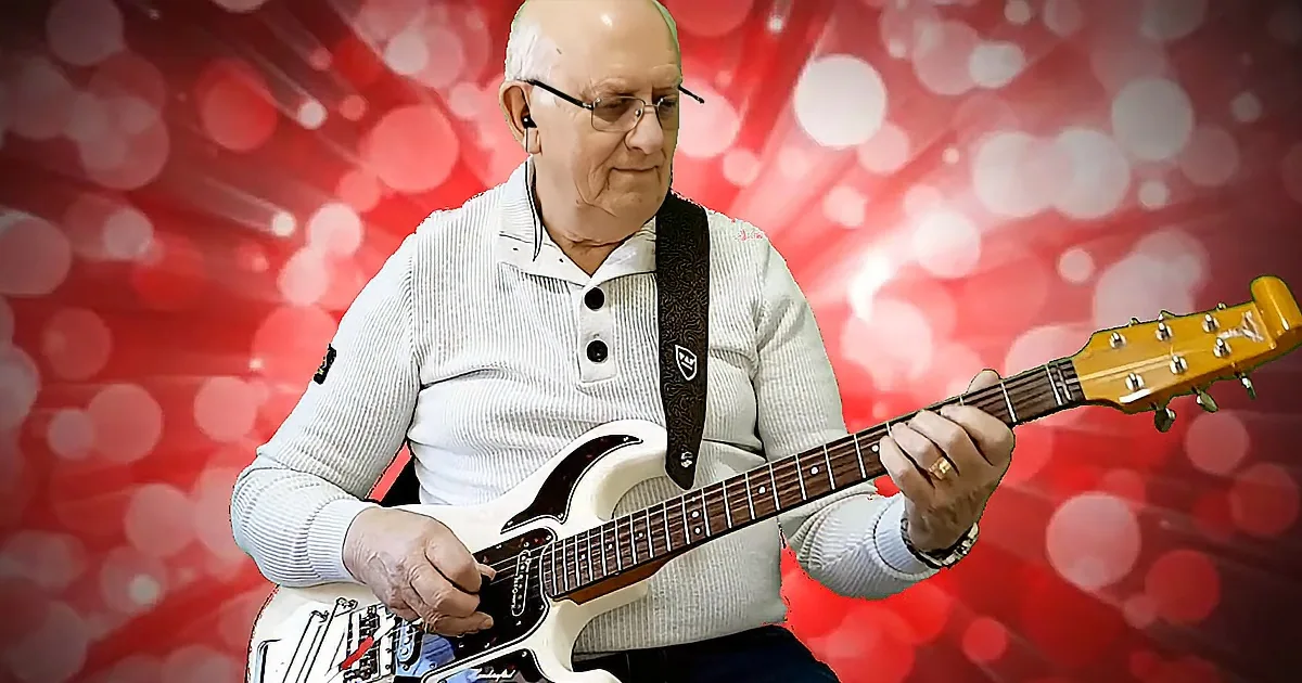 Dave Monk Performs Elvis Hit ''Can''t Help Falling in Love''