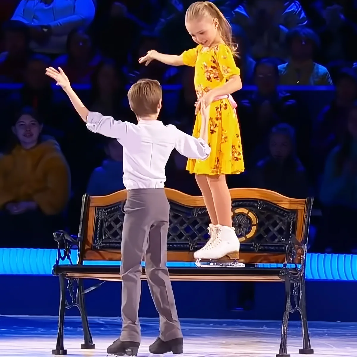 Evelina Pokrasnetyeva and Ilya Makarov's stunning ice skating performance