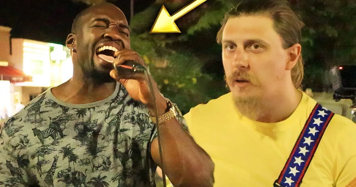 Busker and Stranger From Crowd Give an Impromptu Performance of Tennessee Whiskey
