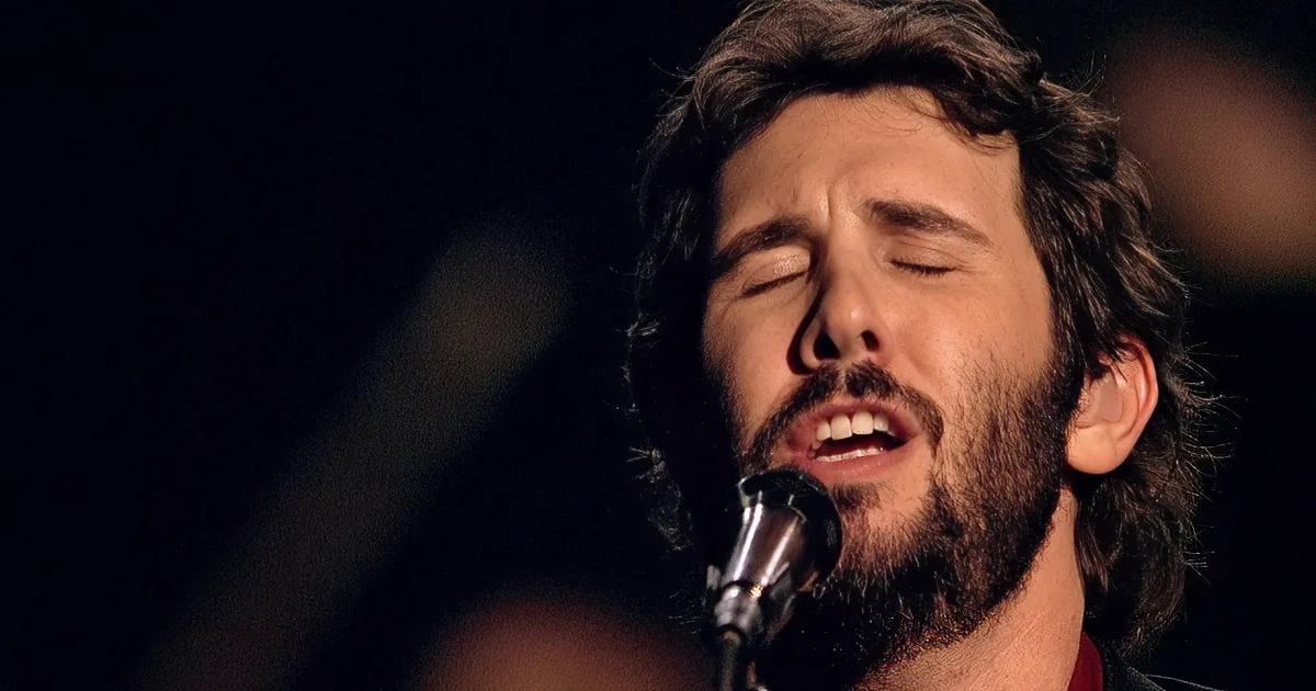 Josh Groban Makes Music Magic With 'Somewhere Over the Rainbow'