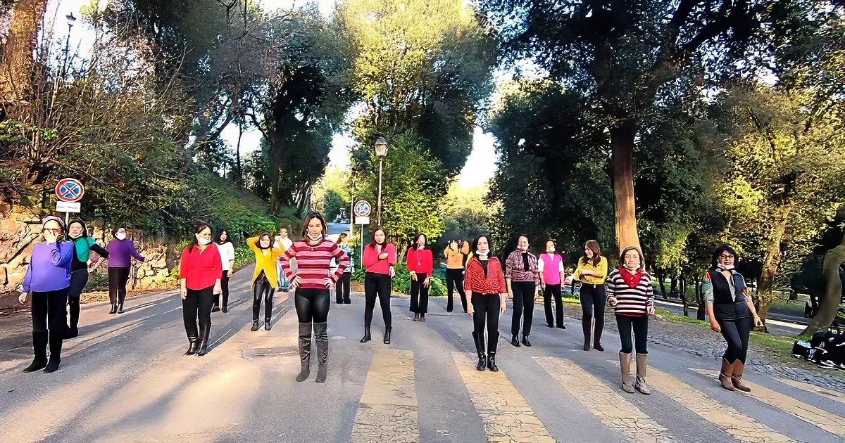 Neighborhood ladies 'Grease' dance