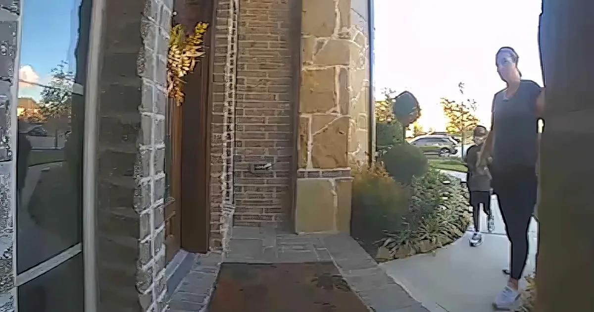 Woman returns lost boy to family