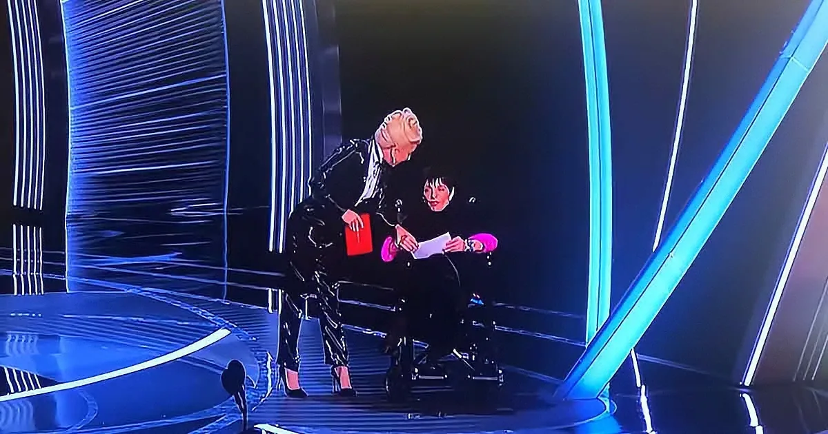 Lady Gaga Earns Praise for Gracefully Saving Liza Minnelli on Stage