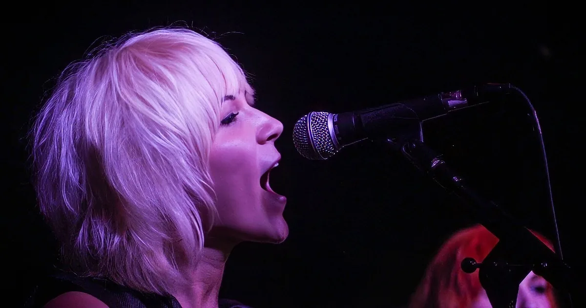 Twin Sister Singers Wow With Chuck Berry's 'Johnny B. Goode'