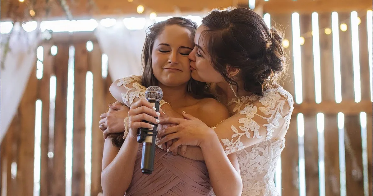 Maid of Honor Can't Hold It Together Toasting Her Big Sister