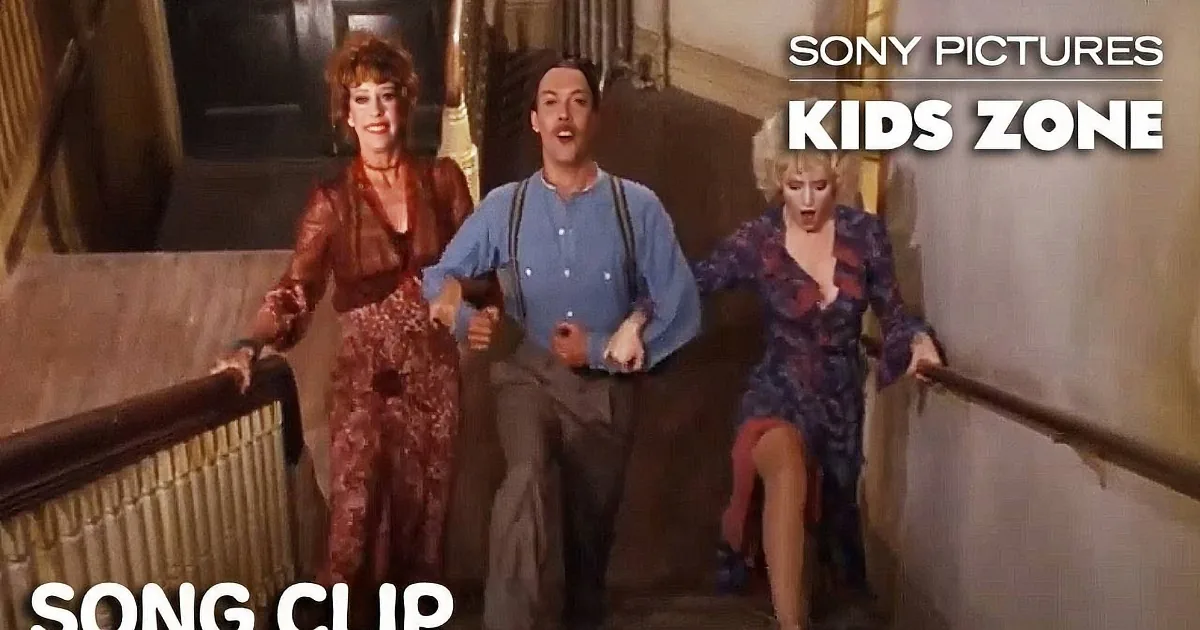 Carol Burnett, Tim Curry, and Bernadette Peters Comically Dazzle on 'Easy Street'