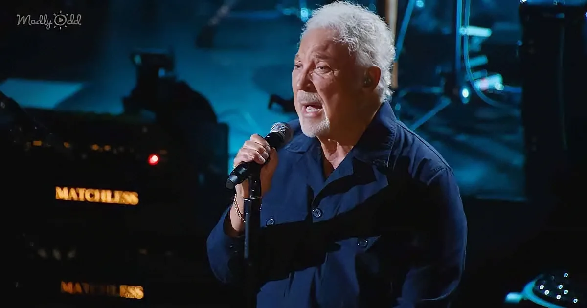 Tom Jones Evokes Deep Emotion With 'I'm Growing Old'