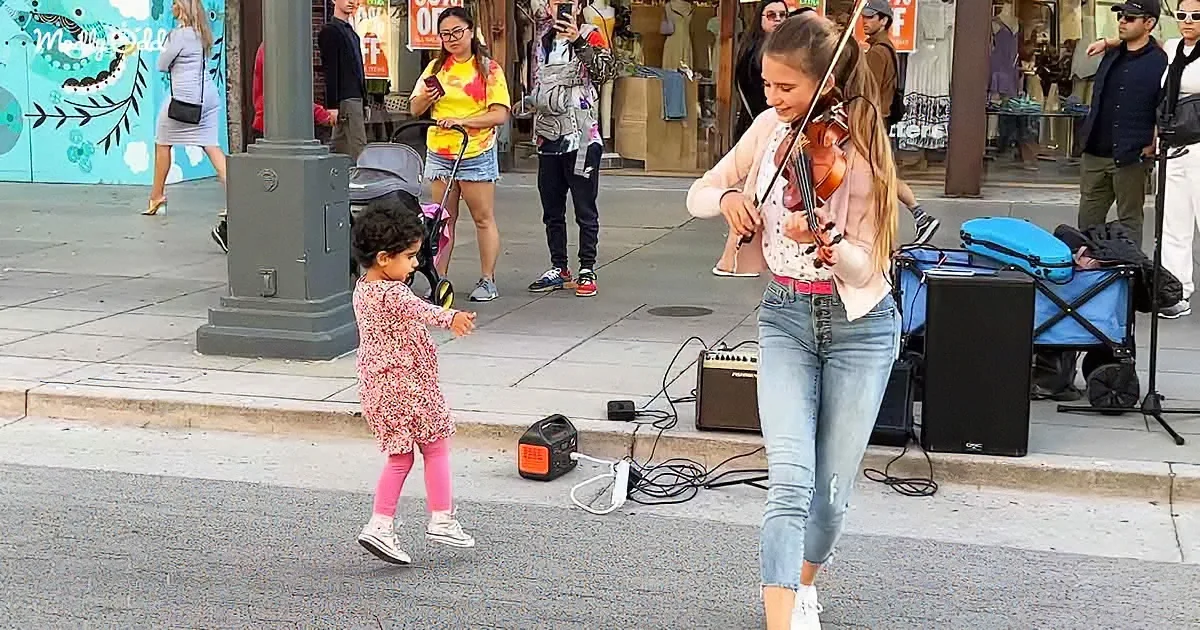 An Incredibly Cute Girl Joins Street Violinist for Dua Lipa's 'Levitating'