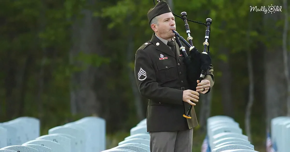 Lone Soldier Pays Tribute With an Epic Bagpipe Rendition of 'Amazing Grace'