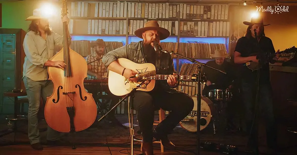 Larry Fleet Gets Personal With Performance of New Song 'Try Texas'
