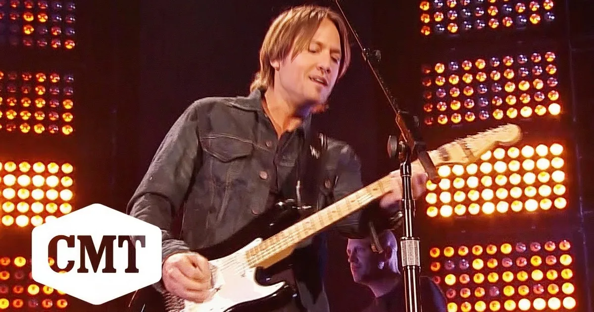 Keith Urban Electrifies the Cmt Music Awards With 'Long Hot Summer'